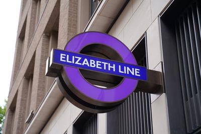 Elizabeth line workers vote overwhelmingly to strike over pay
