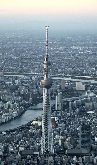 Tokyo Skytree prepares for snow fight