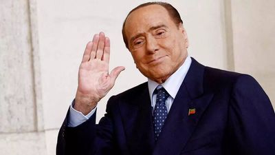 Former Italian PM Berlusconi promises a bus of whores to Monza players if they win against Milan, Juventus