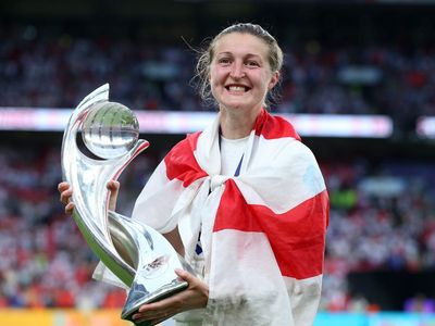 Ellen White: Ex-England striker announces pregnancy