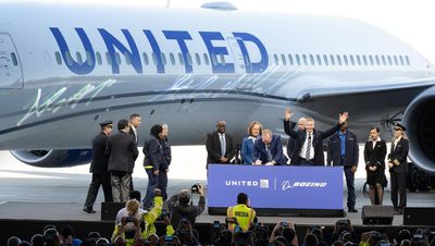 United Airlines orders 100 Boeing 787 Dreamliners in big bet on long-haul travel