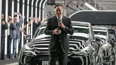 Elon Musk Leans on Promises to Soothe Tesla Investors