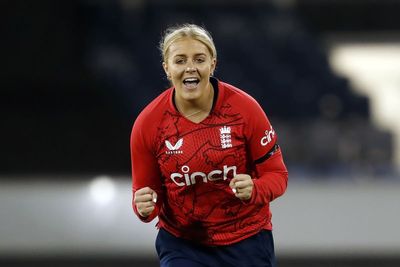 England win second T20I by 16 runs against West Indies