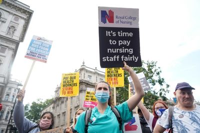 UK nurses begin unprecedented walkout