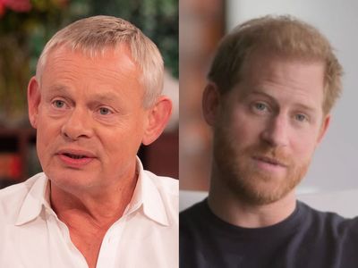 Martin Clunes makes subtle Harry and Meghan dig while sharing story about Queen’s death