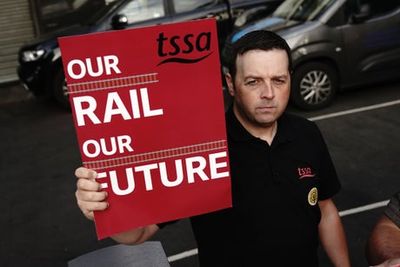 TSSA members at Network Rail vote to accept latest pay offer