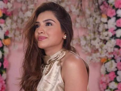 Trending lipstick shades for Christmas Eve