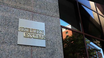 As American Express Meets Resistance, Bearish Option Trade Targets 12% Drop