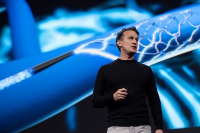 Jeff Bezos and Bill Gates are making bets on brain interface company Synchron as Elon Musk's Neuralink faces controversy and a Federal investigation