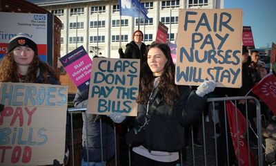 Hot drinks and public sympathy for nurses on the picket lines