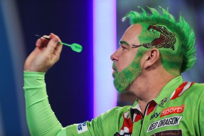 Peter Wright launches World Championship defence in style with comfortable win