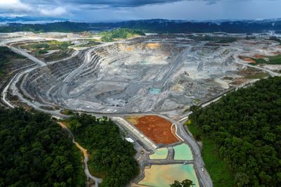 Panama shuts down huge copper mine in contract dispute