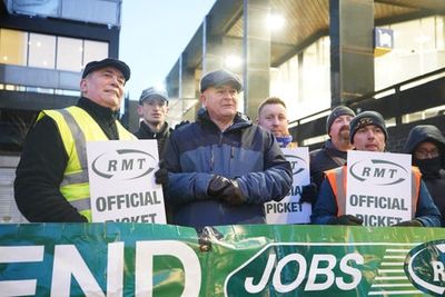 Hope of train strikes breakthrough with Mick Lynch saying RMT deal is ‘achievable’