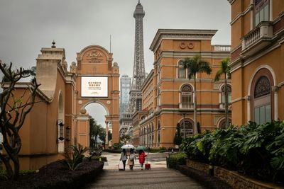 Macau casino giants pledge $15 billion for 10-year licences