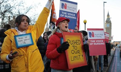 I’m a former Tory minister and a doctor – and I say give striking nurses a better pay deal