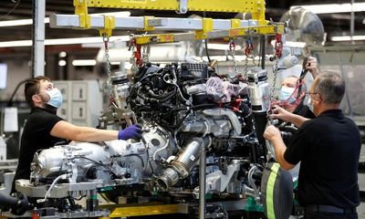 Rolls-Royce workers secure 10% pay rise and £2,000 bonus