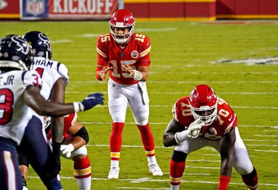 Texans DL coach Jacques Cesaire says Chiefs QB Patrick Mahomes represents ‘tremendous challenge’