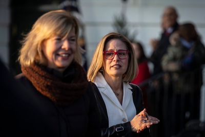 Kyrsten Sinema officially files to run as an independent in Arizona