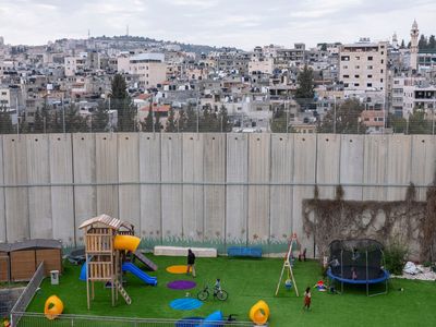 Behind the Lens: Israel's separation barrier
