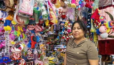 Little Village mall vendors weigh uncertain future, FBI records detail dropped case against influential union and more in your Chicago news roundup