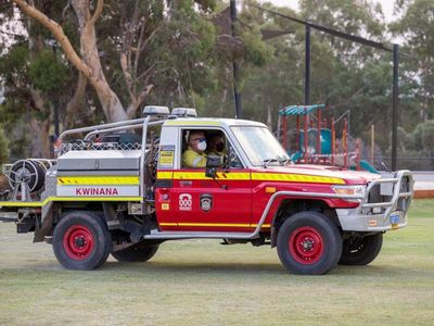 Bushfire threatens Perth outskirts