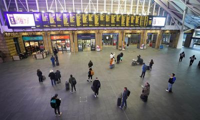 When’s best to travel by car or train in the UK this Christmas?