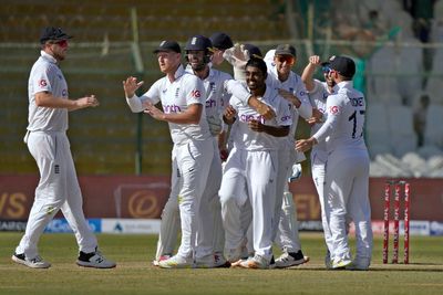 Rehan Ahmed claims his first Test wicket with Pakistan on 204 for five at tea