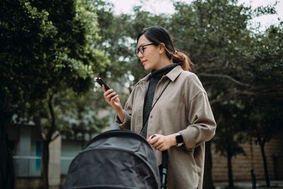 Experts reveal the truth about Facebook mom groups and your mental health