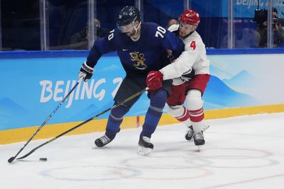 This Finland one-handed shootout attempt is breaking brains (and goaltenders)