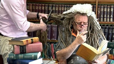 Cootamundra couple chops the mop to raise money for cancer support in quirky social media campaign