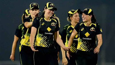 Australia clinch T20I series against India