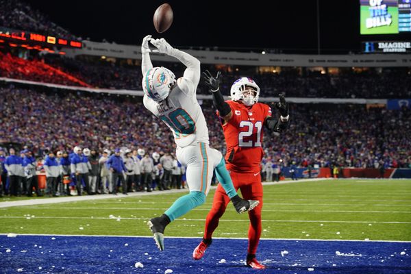 Bills vs. Dolphins weather: Jaelan Phillips warms up shirtless