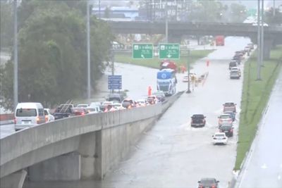 Road between Hat Yai and Songkhla city under water