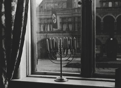Photo taken by rabbi’s wife in 1931 symbolising Jewish defiance of the Nazis comes home