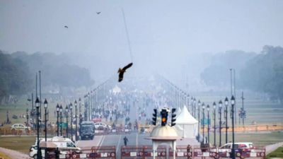 Delhi records AQI in very poor category, min temp of 6.2 degrees Celsius