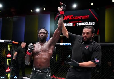 Jared Cannonier Rips Judges After Win at UFC Fight Night