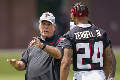 Falcons DC Dean Pees injured in pregame collision with Saints player during warmups