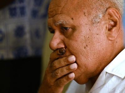 Fiji's kingmaker continues negotiations