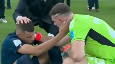 Emi Martínez Consoles Kylian Mbappé After World Cup Final