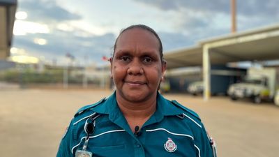 Indigenous paramedic cadets helping Queensland Ambulance Service better connect with patients in Mt Isa