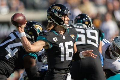 Trevor Lawrence throws pair of third-quarter TD passes for Jaguars