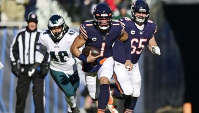 Justin Fields goes to locker room in 4th quarter, returns