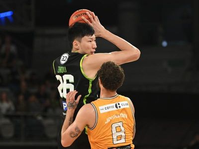 Phoenix lose import Zhou Qi in NBL blow
