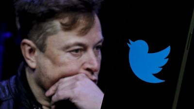 Musk asks Twitter users in poll if he "should step down as head" of social media platform