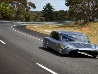 Australian solar car sets world record