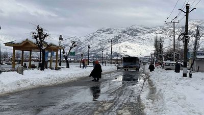 J&K: Cold Wave Grips Kashmir, Sub-Zero Temp Across Valley; Pahalgam Remains Coldest