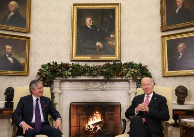 Biden meets Ecuador's president as immigration crisis grows