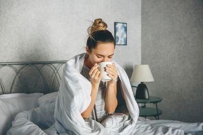 Why you have a sore throat when you wake up in the morning. Experts say it's not always COVID or flu