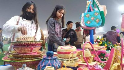 Saras Mela at Patna's Gandhi Maidan does business of Rs 3.29 cr in its first 4 days