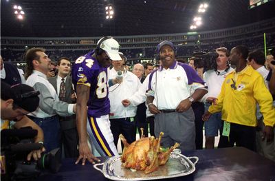 25 SKOL’s of Christmas: Vikings’ Randy Moss torches the Cowboys